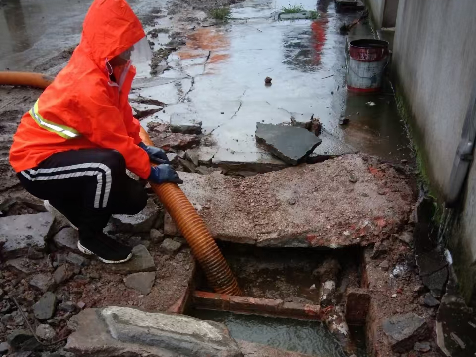 宜川专业清理污水池 炜誉市政以规范流程守护城市 “肠道”